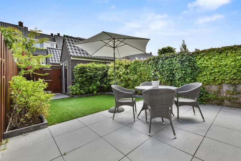 Ourdoor living spaces - garden patios- 